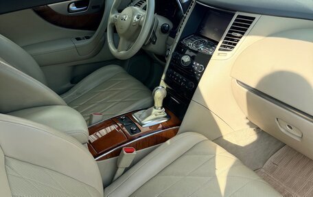 Infiniti QX70, 2015 год, 2 600 000 рублей, 8 фотография