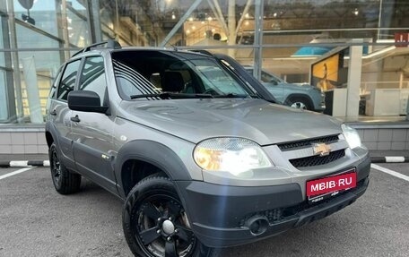 Chevrolet Niva I рестайлинг, 2017 год, 785 000 рублей, 3 фотография