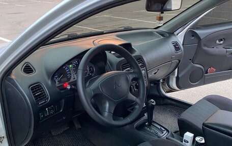 Mitsubishi Carisma I, 2003 год, 260 000 рублей, 11 фотография