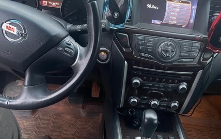 Nissan Pathfinder, 2015 год, 1 650 000 рублей, 10 фотография