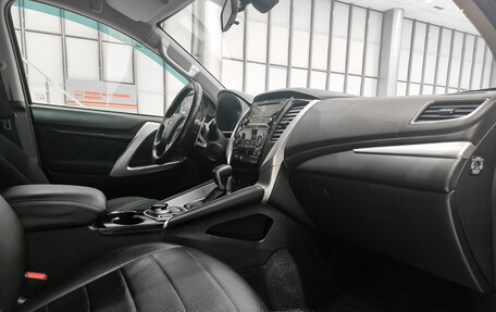 Mitsubishi Pajero Sport III рестайлинг, 2019 год, 2 995 000 рублей, 15 фотография