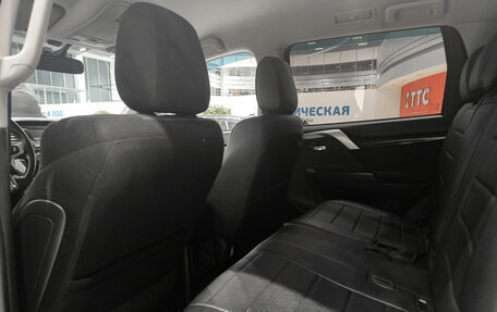 Mitsubishi Pajero Sport III рестайлинг, 2019 год, 2 995 000 рублей, 16 фотография