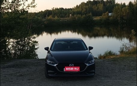 Mazda 3, 2021 год, 2 050 000 рублей, 11 фотография