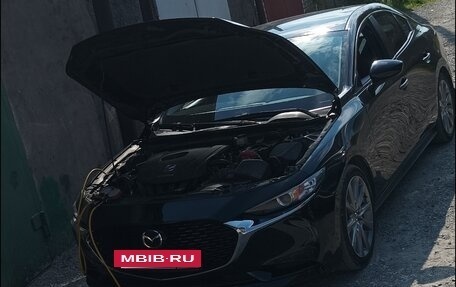 Mazda 3, 2021 год, 2 050 000 рублей, 9 фотография