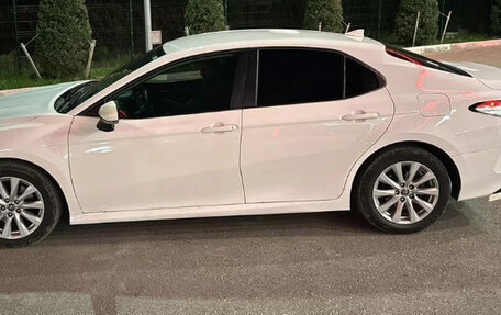 Toyota Camry, 2019 год, 1 500 000 рублей, 2 фотография