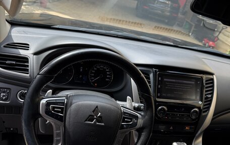 Mitsubishi Pajero Sport III рестайлинг, 2017 год, 2 675 000 рублей, 8 фотография