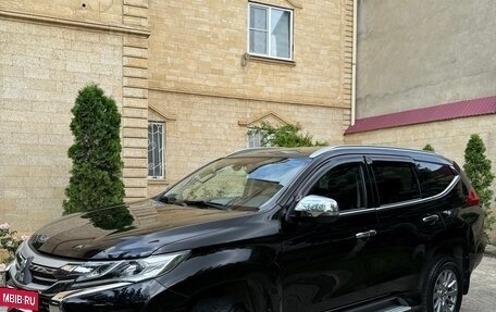 Mitsubishi Pajero Sport III рестайлинг, 2017 год, 2 675 000 рублей, 3 фотография