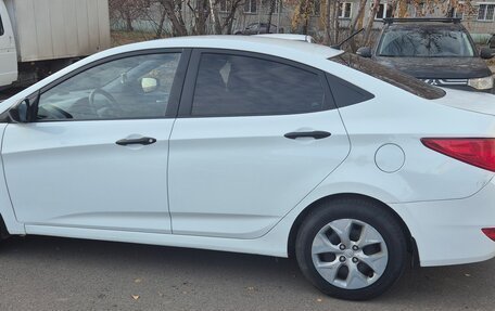 Hyundai Solaris II рестайлинг, 2015 год, 980 000 рублей, 3 фотография