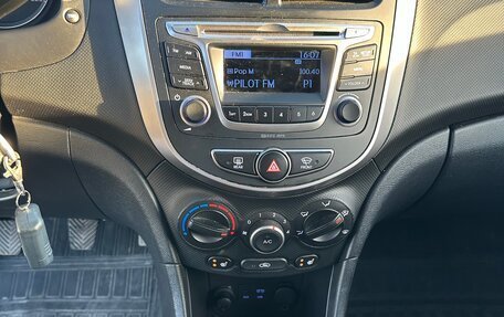 Hyundai Solaris II рестайлинг, 2015 год, 919 000 рублей, 13 фотография