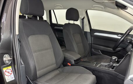 Volkswagen Passat B8 рестайлинг, 2018 год, 1 799 000 рублей, 12 фотография