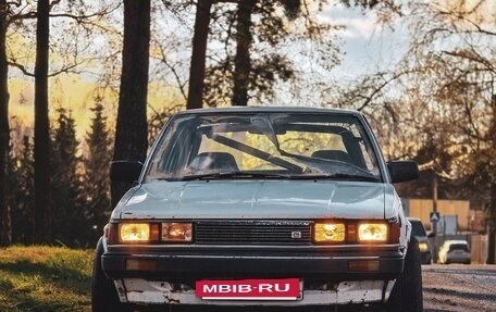 Toyota Carina, 1984 год, 400 000 рублей, 2 фотография