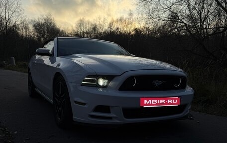 Ford Mustang VI рестайлинг, 2013 год, 2 500 000 рублей, 2 фотография