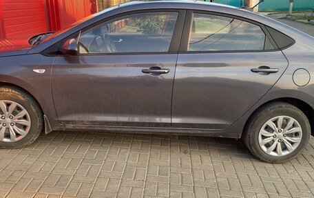 Hyundai Solaris II рестайлинг, 2021 год, 1 420 000 рублей, 2 фотография