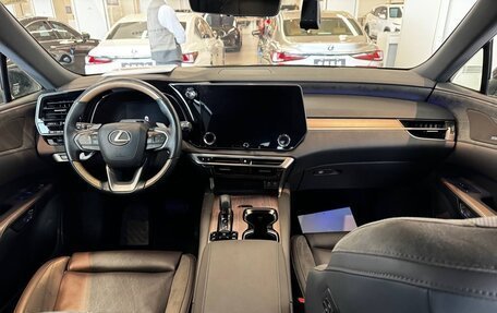 Lexus RX IV рестайлинг, 2023 год, 8 999 000 рублей, 12 фотография