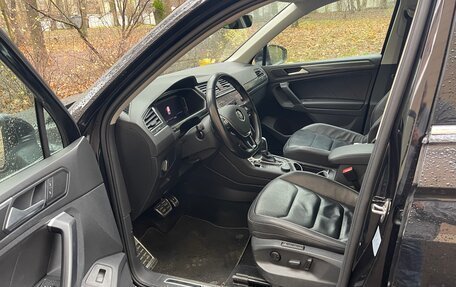 Volkswagen Tiguan II, 2019 год, 2 200 000 рублей, 2 фотография