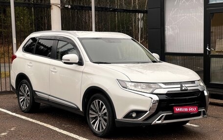 Mitsubishi Outlander III рестайлинг 3, 2019 год, 2 169 000 рублей, 1 фотография
