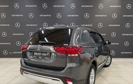 Mitsubishi Outlander III рестайлинг 3, 2022 год, 2 910 000 рублей, 5 фотография