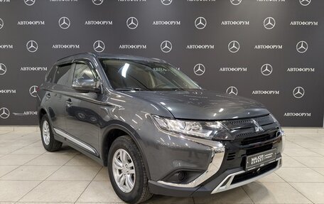 Mitsubishi Outlander III рестайлинг 3, 2022 год, 2 910 000 рублей, 3 фотография
