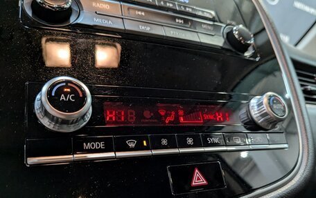 Mitsubishi Outlander III рестайлинг 3, 2022 год, 2 910 000 рублей, 17 фотография