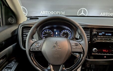 Mitsubishi Outlander III рестайлинг 3, 2022 год, 2 910 000 рублей, 15 фотография