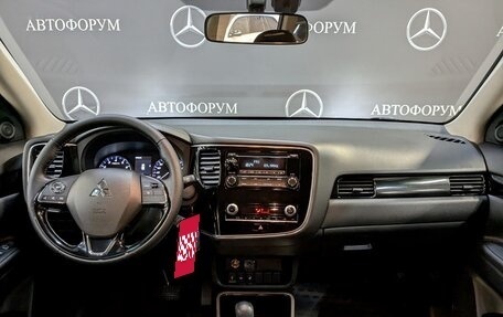 Mitsubishi Outlander III рестайлинг 3, 2022 год, 2 910 000 рублей, 14 фотография
