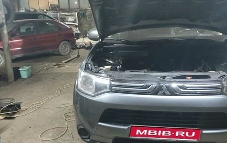 Mitsubishi Outlander III рестайлинг 3, 2012 год, 1 000 000 рублей, 1 фотография