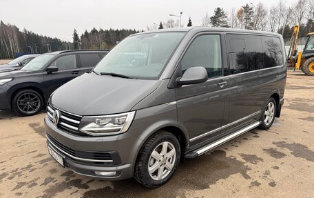 Volkswagen Multivan T6 рестайлинг, 2018 год, 3 200 000 рублей, 2 фотография