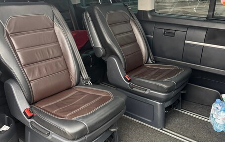 Volkswagen Multivan T6 рестайлинг, 2018 год, 3 200 000 рублей, 7 фотография