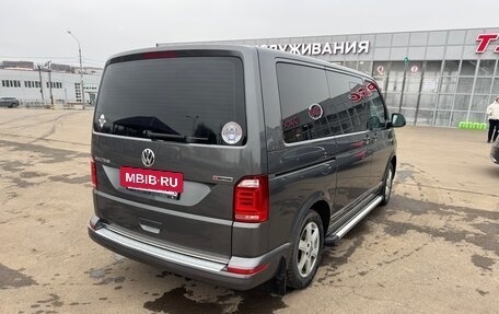 Volkswagen Multivan T6 рестайлинг, 2018 год, 3 200 000 рублей, 5 фотография