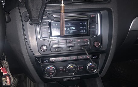 Volkswagen Jetta VI, 2013 год, 1 100 000 рублей, 12 фотография