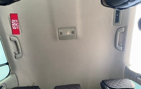 Toyota Land Cruiser 200, 2015 год, 6 850 000 рублей, 8 фотография