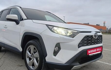 Toyota RAV4, 2022 год, 4 250 000 рублей, 3 фотография