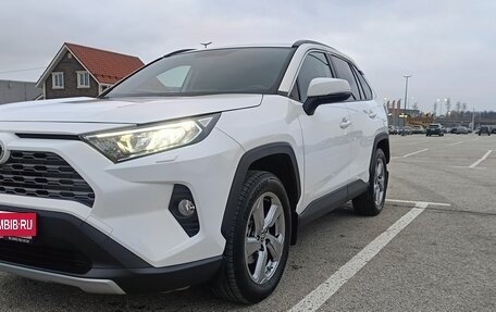 Toyota RAV4, 2022 год, 4 250 000 рублей, 2 фотография