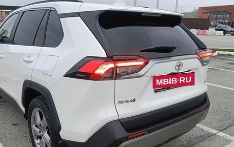 Toyota RAV4, 2022 год, 4 250 000 рублей, 6 фотография