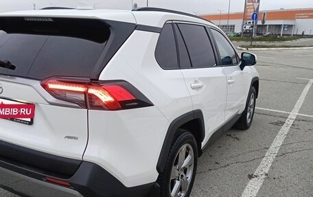 Toyota RAV4, 2022 год, 4 250 000 рублей, 5 фотография