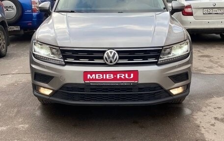 Volkswagen Tiguan II, 2020 год, 2 340 000 рублей, 2 фотография