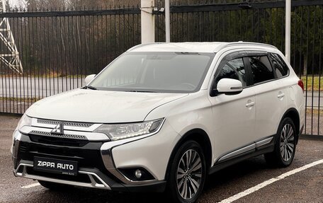 Mitsubishi Outlander III рестайлинг 3, 2019 год, 2 169 000 рублей, 3 фотография