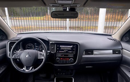 Mitsubishi Outlander III рестайлинг 3, 2019 год, 2 169 000 рублей, 10 фотография