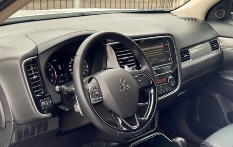 Mitsubishi Outlander III рестайлинг 3, 2019 год, 2 169 000 рублей, 8 фотография