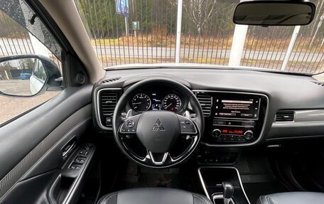 Mitsubishi Outlander III рестайлинг 3, 2019 год, 2 169 000 рублей, 11 фотография