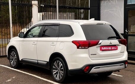 Mitsubishi Outlander III рестайлинг 3, 2019 год, 2 169 000 рублей, 6 фотография