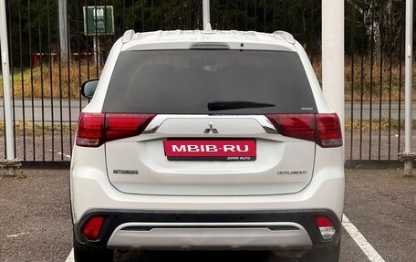 Mitsubishi Outlander III рестайлинг 3, 2019 год, 2 169 000 рублей, 5 фотография