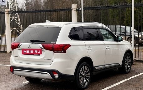 Mitsubishi Outlander III рестайлинг 3, 2019 год, 2 169 000 рублей, 4 фотография