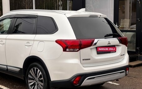 Mitsubishi Outlander III рестайлинг 3, 2019 год, 2 169 000 рублей, 7 фотография