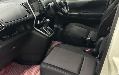 Nissan Serena IV, 2017 год, 2 140 000 рублей, 10 фотография