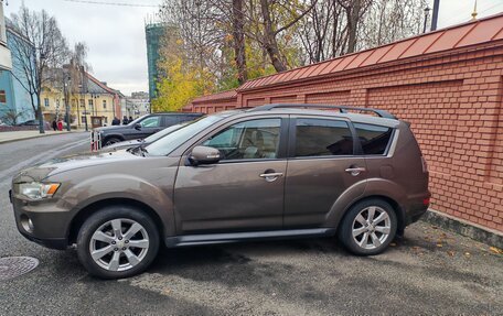 Mitsubishi Outlander III рестайлинг 3, 2011 год, 1 149 000 рублей, 4 фотография