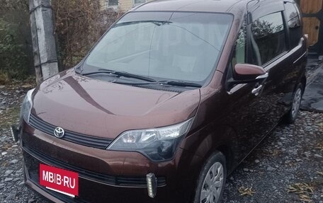 Toyota Spade, 2013 год, 910 000 рублей, 3 фотография