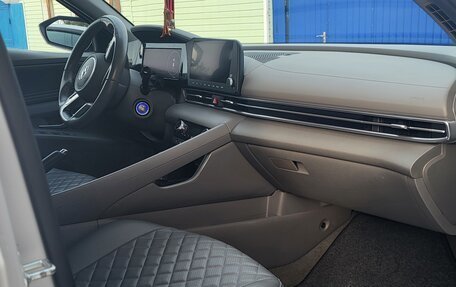 Hyundai Elantra, 2022 год, 2 350 000 рублей, 9 фотография