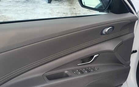 Hyundai Elantra, 2022 год, 2 350 000 рублей, 11 фотография