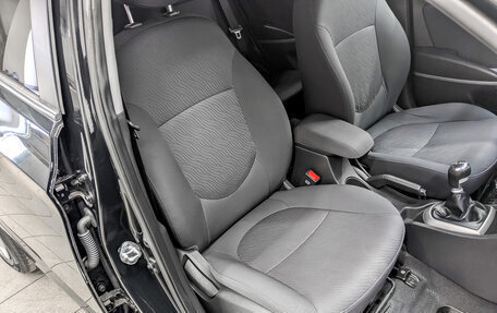 Hyundai Solaris II рестайлинг, 2011 год, 870 000 рублей, 22 фотография